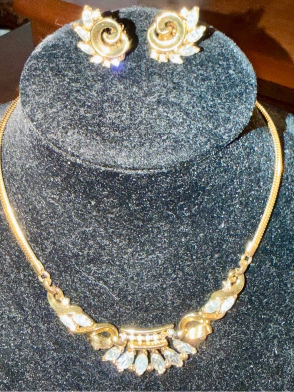 Gorgeous Crown Trifari choker and clip earrings set.